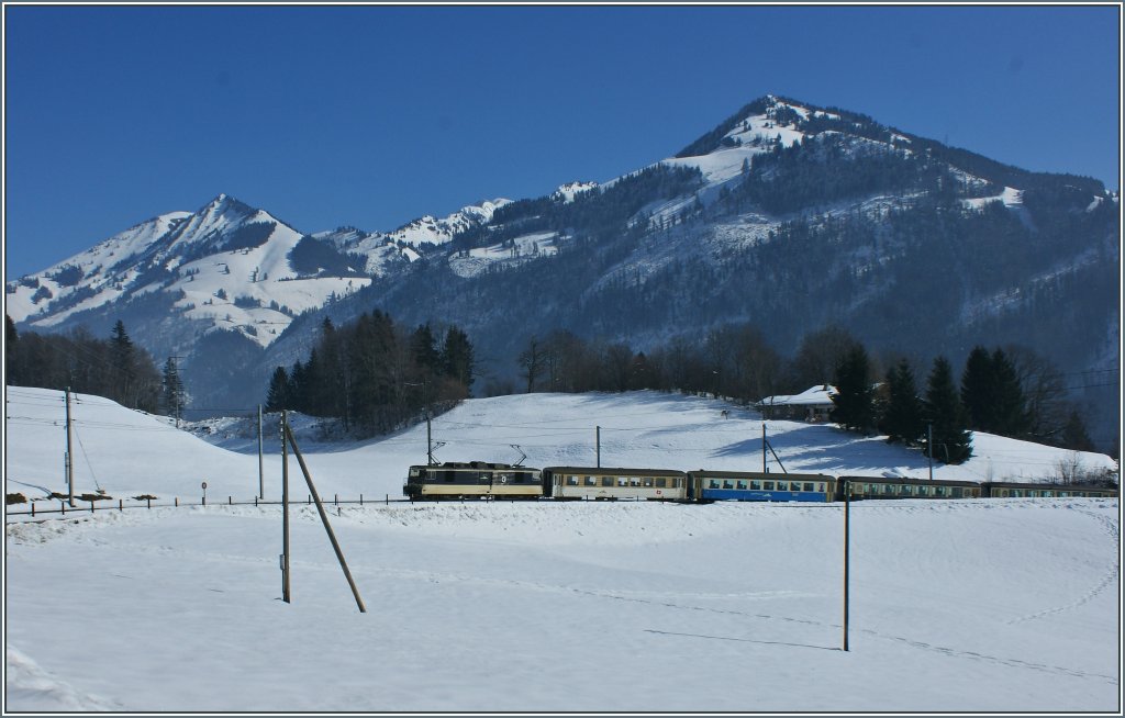 Ein Goldenpass Classic  auf der Fahrt nach Montreux bei Les Sciernes.
(26.02.2013)