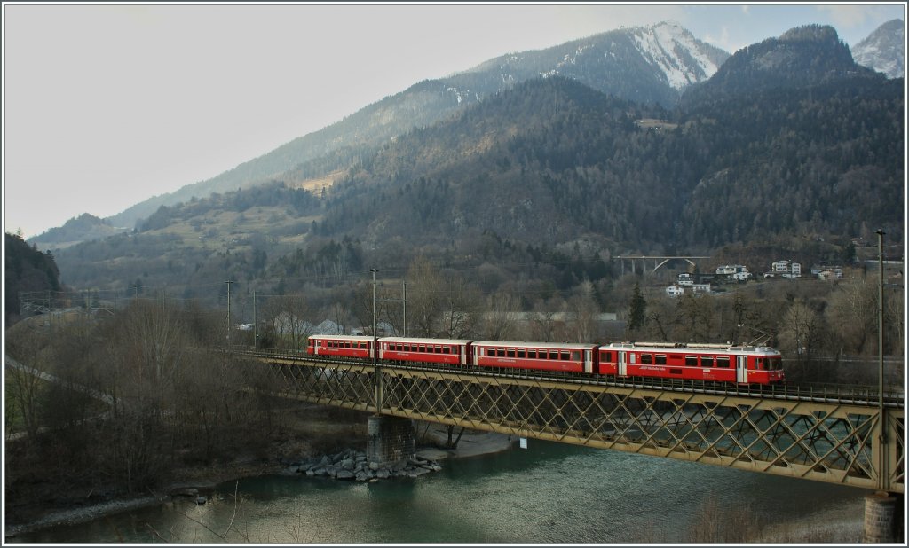 Ein RhB Be 4/4 Pendelzug unterwegs als S-Bahn auf der Hinterreinbr�cke bei Reichenau Tamins.
15. M�rz 2013
