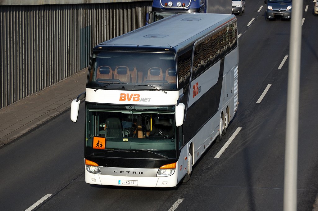 Ein SETRA S 431 DT Doppeldeckerreisebus des Veranstalters BVB NET aus Berlin, 18.01.12 Berliner Stadtautobahn Hhe Knobelsdorffstr.