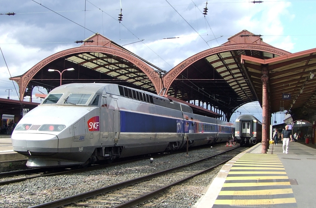 Ein TGV R�seau 504 im Bahnhof Stra�burg (Gare de Strasbourg) am 19.07.2008.