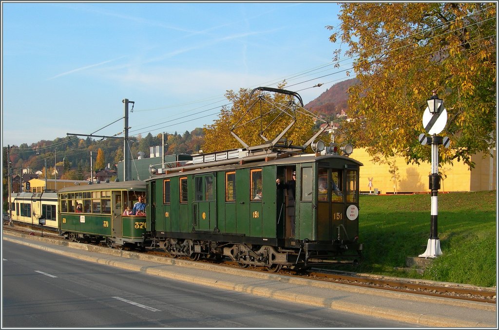 Ein Treibwagen der Genfer Trambahn zieht bei Blonay einen der letzten Z�ge in der Saison 2011 Richtung Chamby.
30. Okt 2011