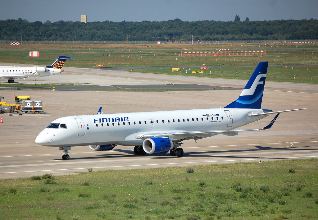 Eine Finnair Embraer ERJ-190-100LR (OH-LKO) auf dem Weg zur Parkposition Flughafen Tegel, 21.08.10