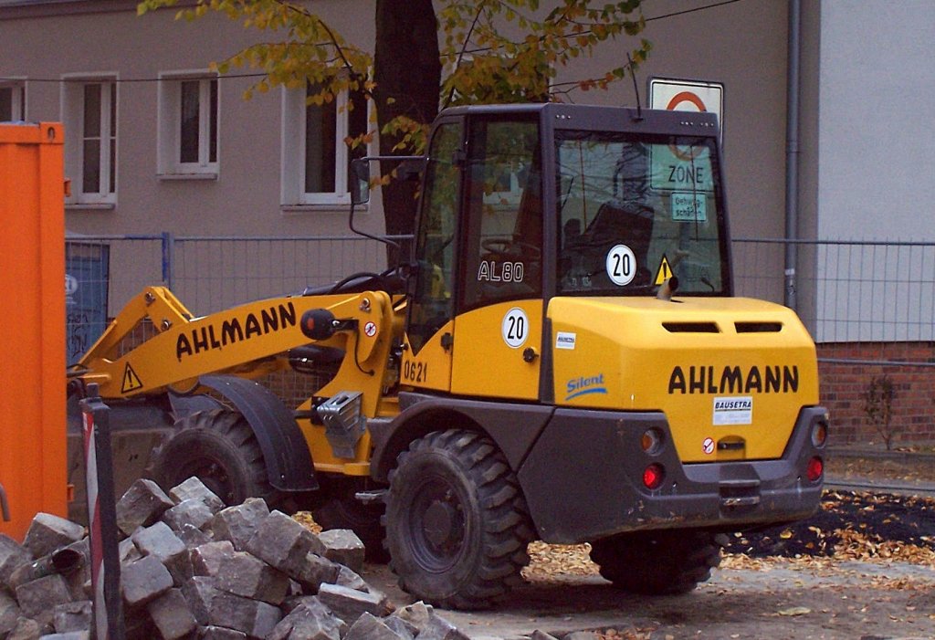 Eine Leasingbaumaschine, ein Radlader AHLMANN Typ AL80 Silent am 25.10.07 Berlin-Wisbyer Str.