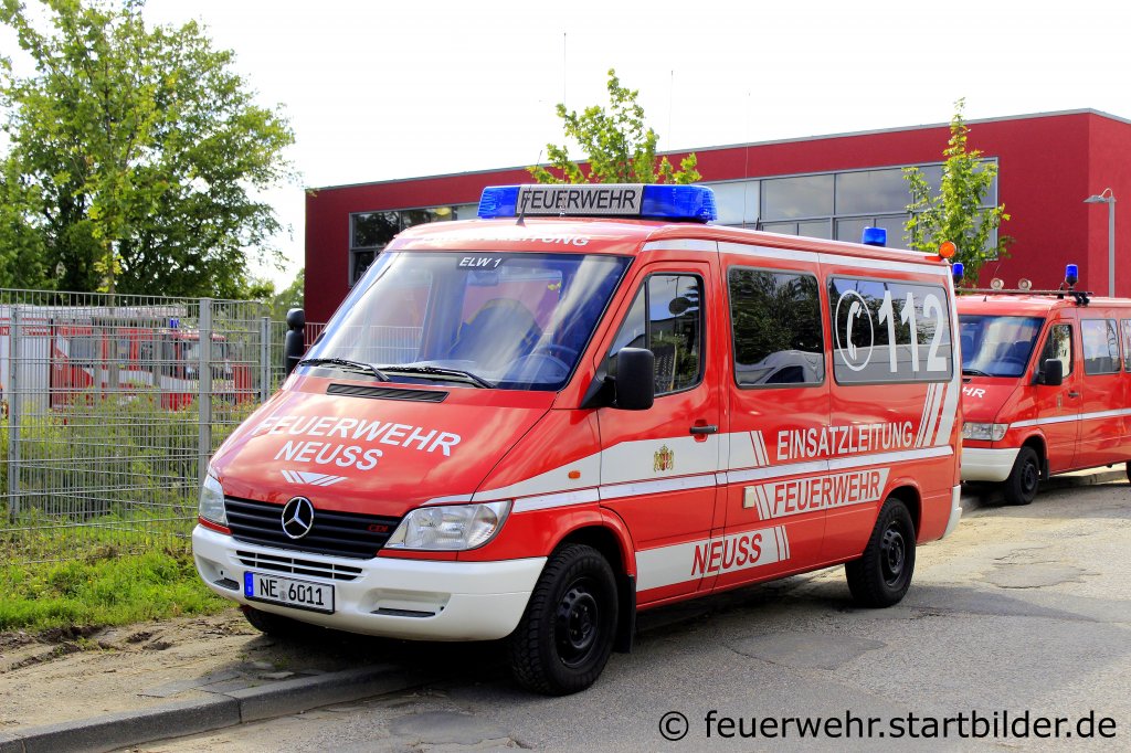 ELW 1 der Feuerwehr Neuss.
Aufgenommen beim Tdot der FF Neuss Furth 17.6.2012.