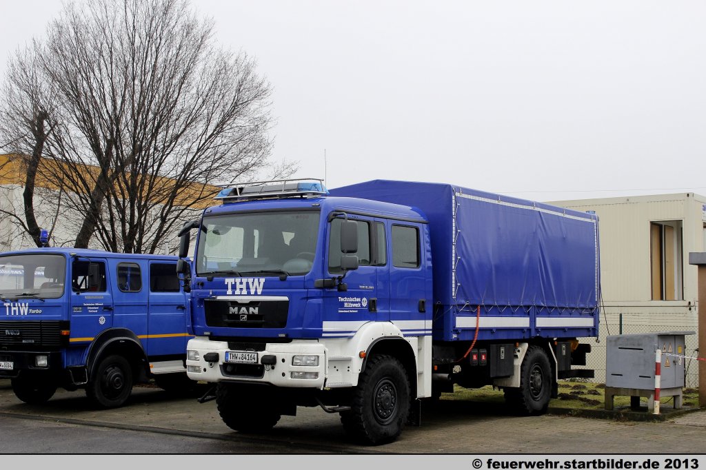 Fahrzeug (THW 84165) des THW Dortmund.