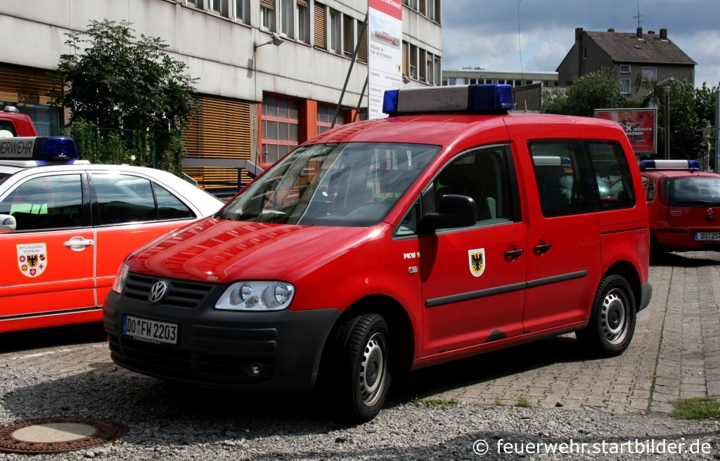 Feuerwehr Dortmund
Florian Dortmund 2/18/3
DO FW 2203
PKW 9
VW 
Aufgenommen vor der Feuerwache 1 in Dortmund, 28.8.2010.