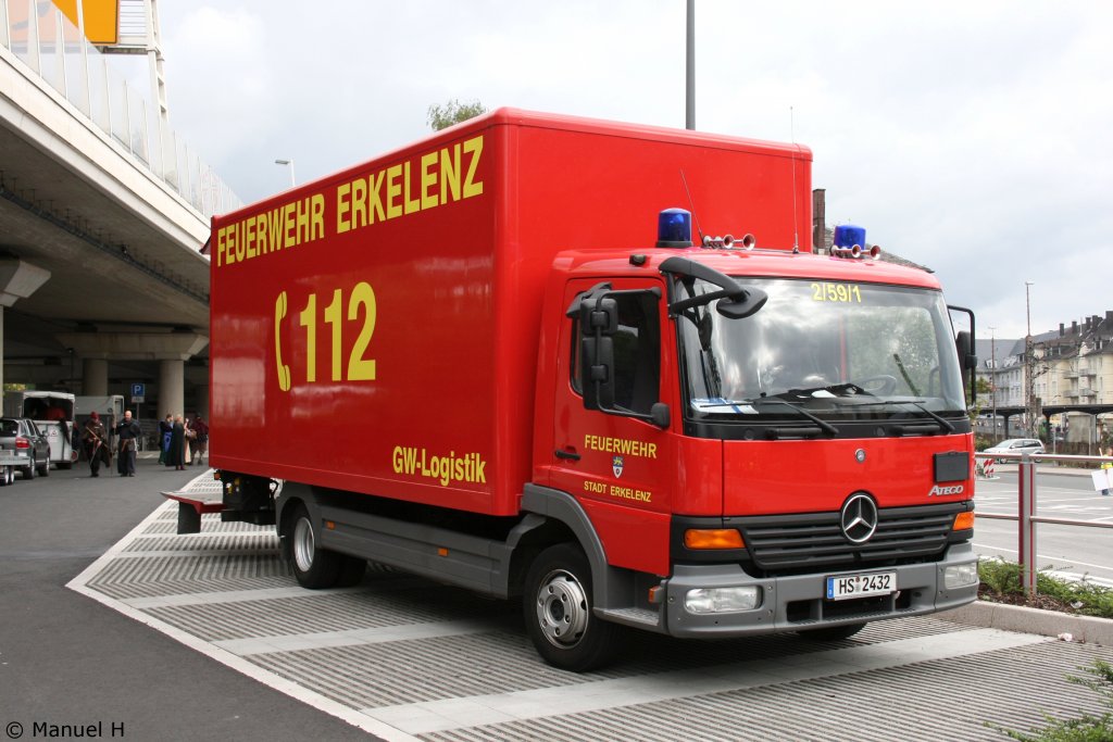 Feuerwehr Erkelenz
HS 2432
GW Logistik
Mercedes Atego
Aufgenommen beim NRW Tag in Siegen, 18.9.2010.