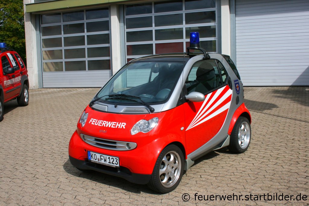 Feuerwehr Koblenz.
Dieser Smart wird f�r kleinere Erledigungen Eingesetzt.
Aufgenommen beim Tag der Offenen T�r der Fw Koblenz, 28.8.2011.
