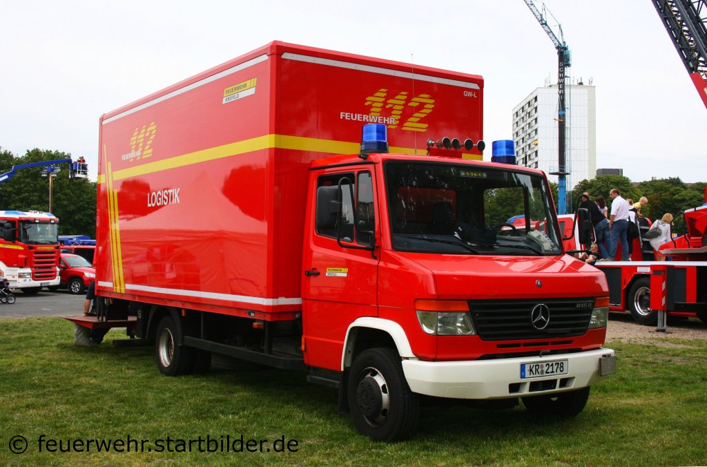 Feuerwehr Krefeld
LKW (Funk:1/74/1).
Aufgenommen beim Blaulichtag in Krefeld am 10.7.2011. 