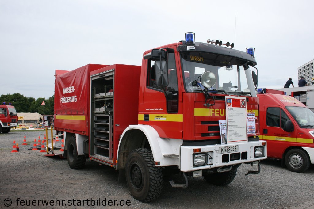 Feuerwehr Krefeld
SW 2000 Tr (Funk:9/63/1).
Aufgenommen beim Blaulichtag in Krefeld am 10.7.2011.