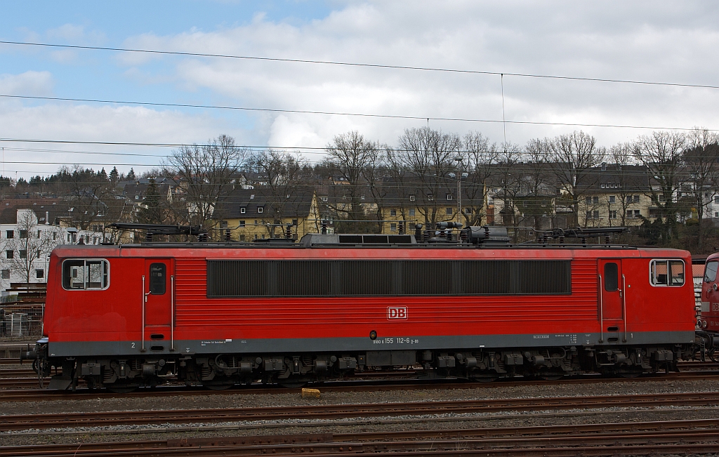 F�r Stefan eine lange 155er.......Die 155 112-6 der DB Schenker Rail abgestellt am 07.04.2012 in Kreuztal.