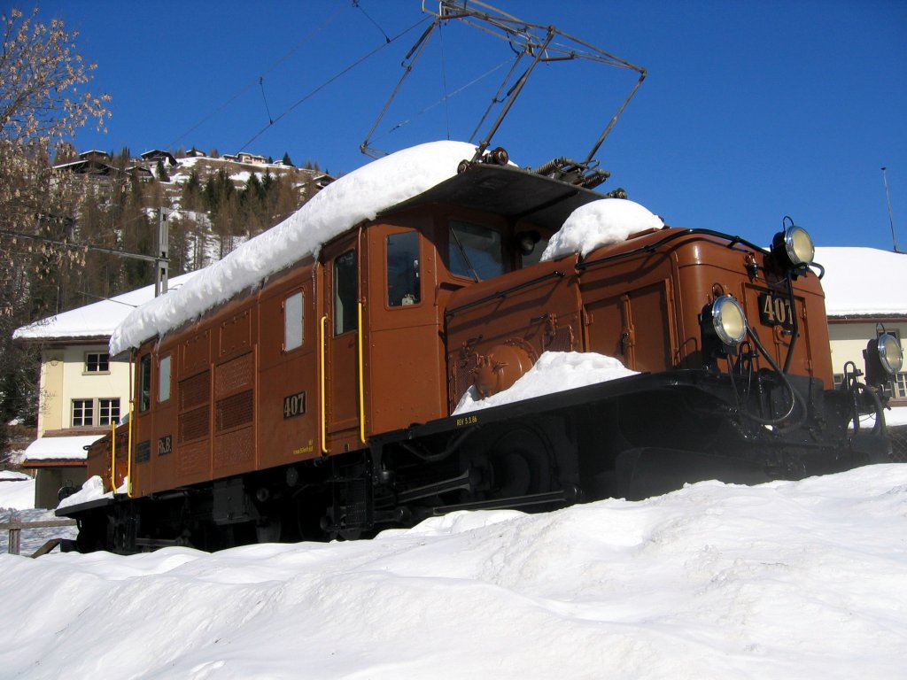 Ge 6/6 I 407 als Denkmallok abgestellt am Bahnhof Berg�n (Aufnahme 13.03.2006). Inzwischen ist die Lokomotive vor dem neuen Bahnmuseum aufgestellt.