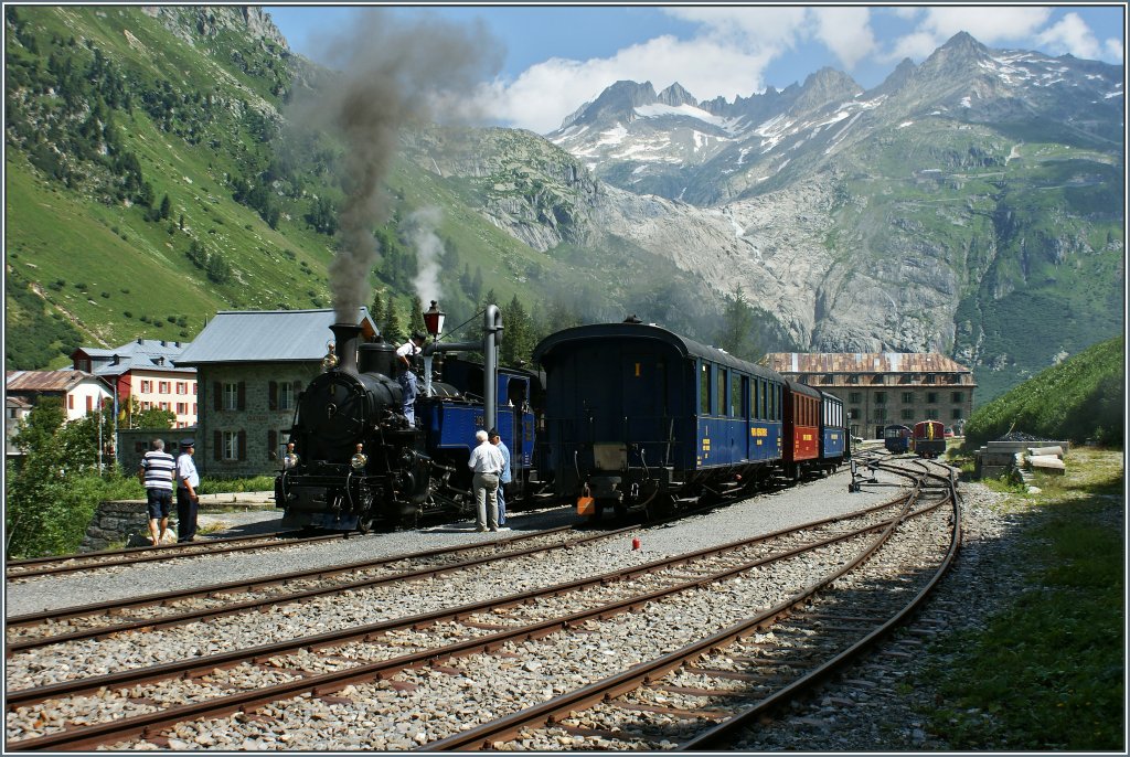 Gem�tliches Fachsimpeln unter Personal und Reisenden w�hrend des Wasser fassen.
(05.08.2013)