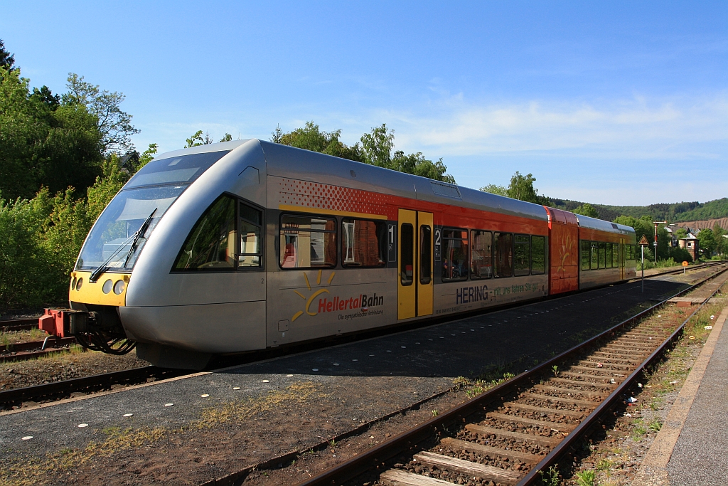 GTW 2/6 der Hellertalbahn im Bahnhof Herdorf auf Gleis 2 am 08.05.2011.