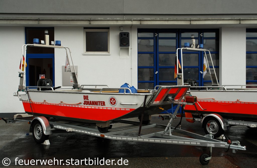Hier ist ein Boot von den Johanniter aus Essen zu sehen.
Aufgenommen beim Tag der Offenen T�r der Feuerwache 1 in Essen, 10-11.9.2011.