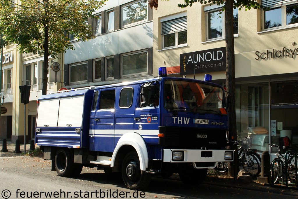 Hier ist ein Fahrzeug (THW 87508) des THW OV Alsdorf zusehen.
Aufgenommen beim NRW Tag 2011 in Bonn.