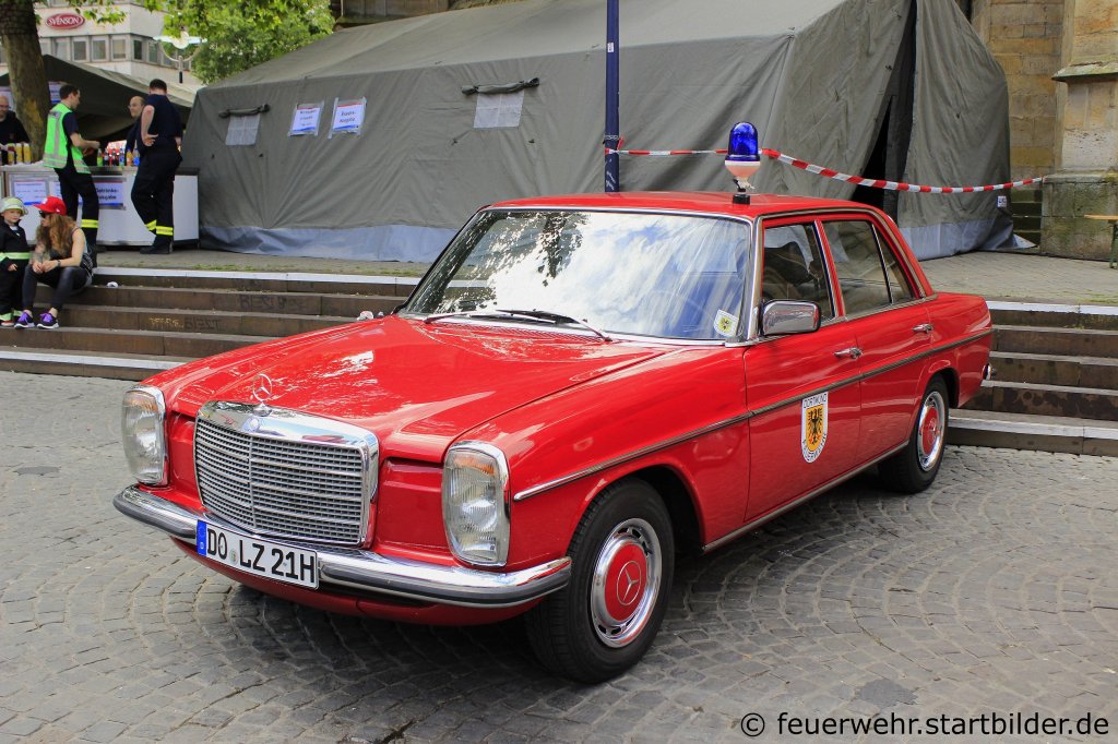 Historischer Mecedes Benz PKW der Feuerwehr Dortmund.
Aufgenommen beim Stadtfeuerwehrtag in Dortmund, 7.7.2012.