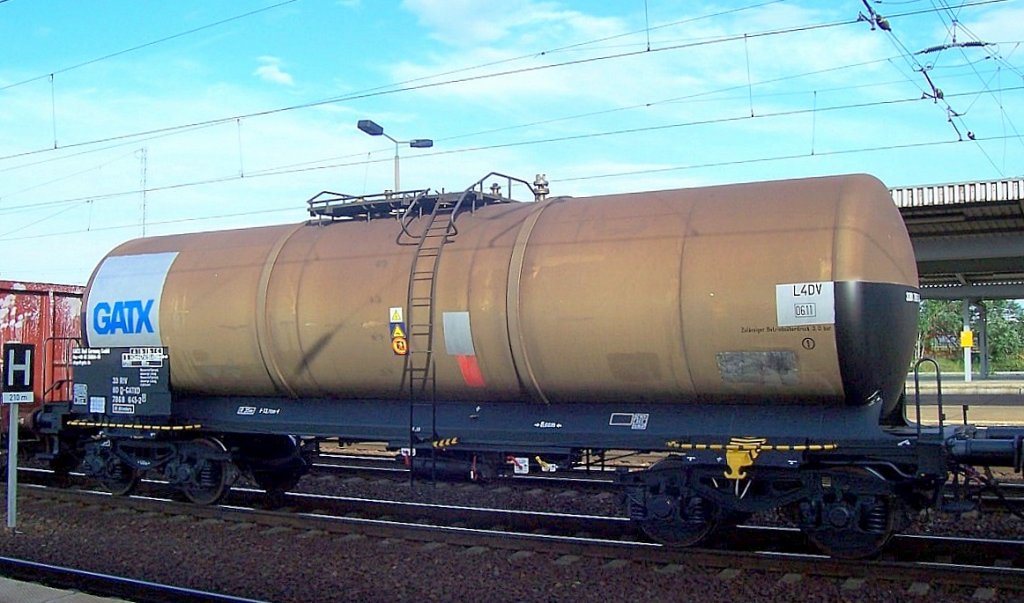 Kesselwagen vom Einsteller GATX eingestellt mit der Nr. 323 RIV 80 D-GATXD 785 8 645-2 Bf. Altenburg fr Wasserstoffperoxid lt. Wagentafel, Sommer 2008 Bhf. Flughafen Berlin-Schnefeld. 