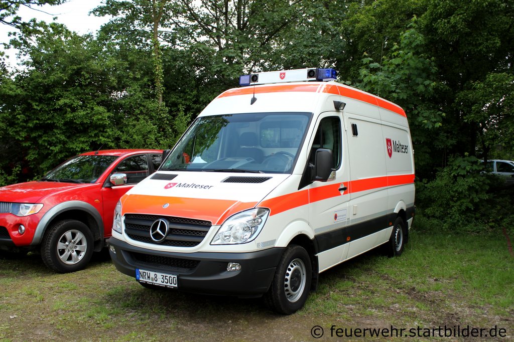 KTW (6/85/2) der Malteser Kaarst.
Aufgenommen beim Tdot der FF Rosellen am 13.5.2012.