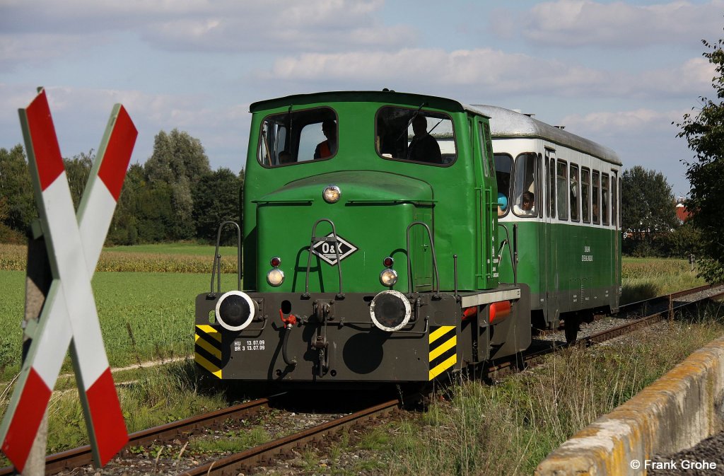Laabertalbahn V1 + VB11 als P3806 Eggm�hl- Langquaid, KBS 12930 Lokalbahn Eggm�hl - Schierling - Langquaid, fotografiert in Oberleierndorf am 19.09.2010 --> Die Diesellok  der Bauart MV 9 wurde 1959 mit der Fab-Nr. 25910 von Orenstein & Koppel gebaut und kam von der Zuckerfabrik Zeil am Main zur Laabertalbahn.