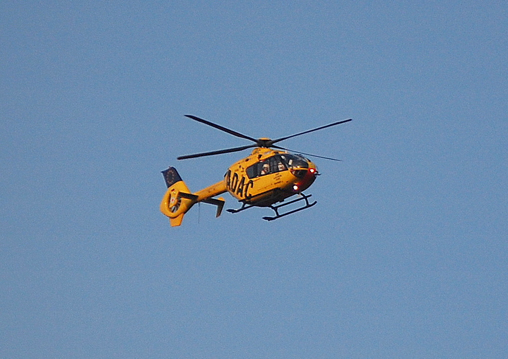 Leider nicht erkennbar welcher Eurocopter EC-135 Christoph Nr.? ADAC Rettungshubschrauber da ber Berlin-Karow flog am 17.08.09