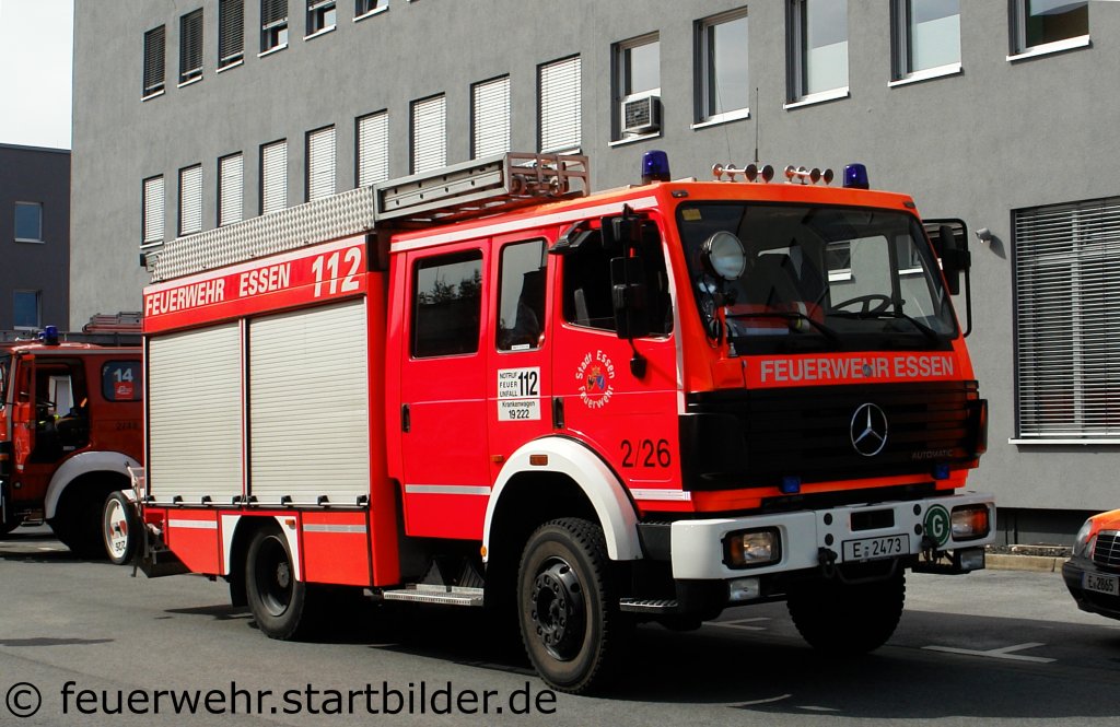 LF 16/12  2/26 (Florian Essen 19/44/1) der Feuerwehr Essen,
Aufgenommen beim Tag der Offenen T�r der Feuerwache 1 in Essen, 10-11.9.2011.
Das Fahrzeug ist bei der FF Steele Stationiert. 