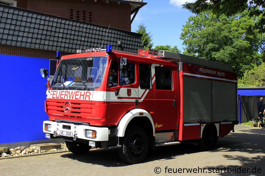 LF 16/12 (Florian Neuss 1/44/4) der Feuerwehr Neuss.
Das Fahrzeug ist bei der FF Neuss Norf Stationiert.
Aufgenommen beim Tdot der FF Neuss Norf,10.6.2012.