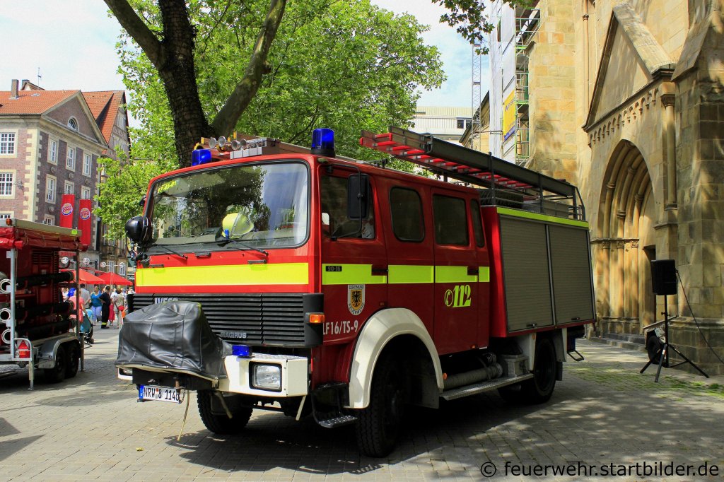 LF 16TS (Florian Dortmund 17/45/01).
Aufgenommen beim Stadtfeuerwehrtag in Dortmund, 7.7.2012.