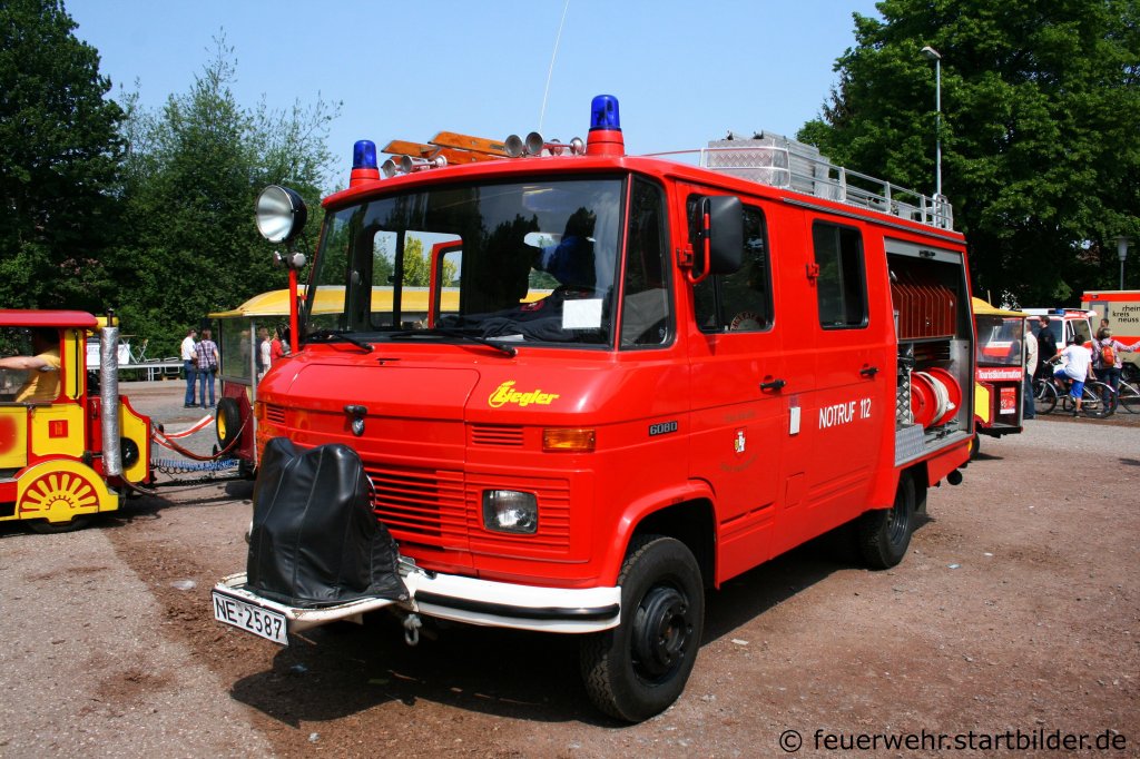 LF8 (NE 2587) der Feuerwehr Grevenbrioch.
Das Fahrzeug hat einen Ziegler Aufbau.
Aufgenommen in Grevenbroich am 30.4.2011.