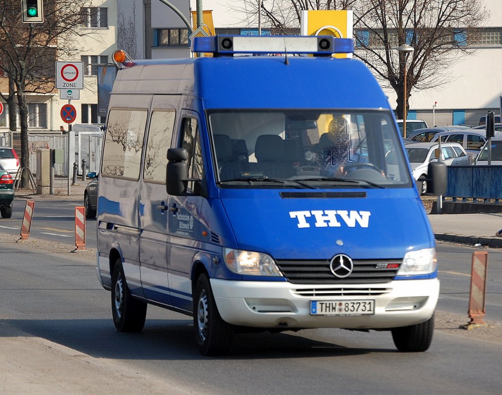 MB 311 CDI Mannschaftstransportwagen des THW, 10.03.10 Berlin Knobelsdorffstr.