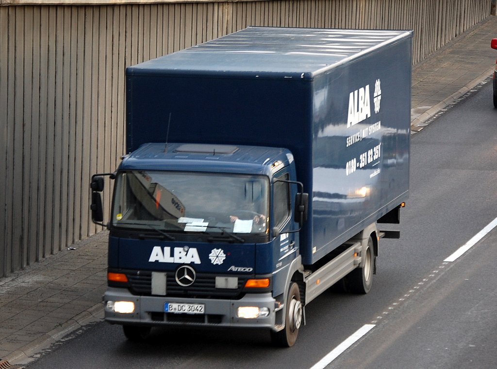 MB ATEGO 1218 mit Kastenaufbau der Recyclingfirma ALBA uas Berlin, 08.09.10 Berliner Stadtautobahn Hhe Knobelsdorffstr.