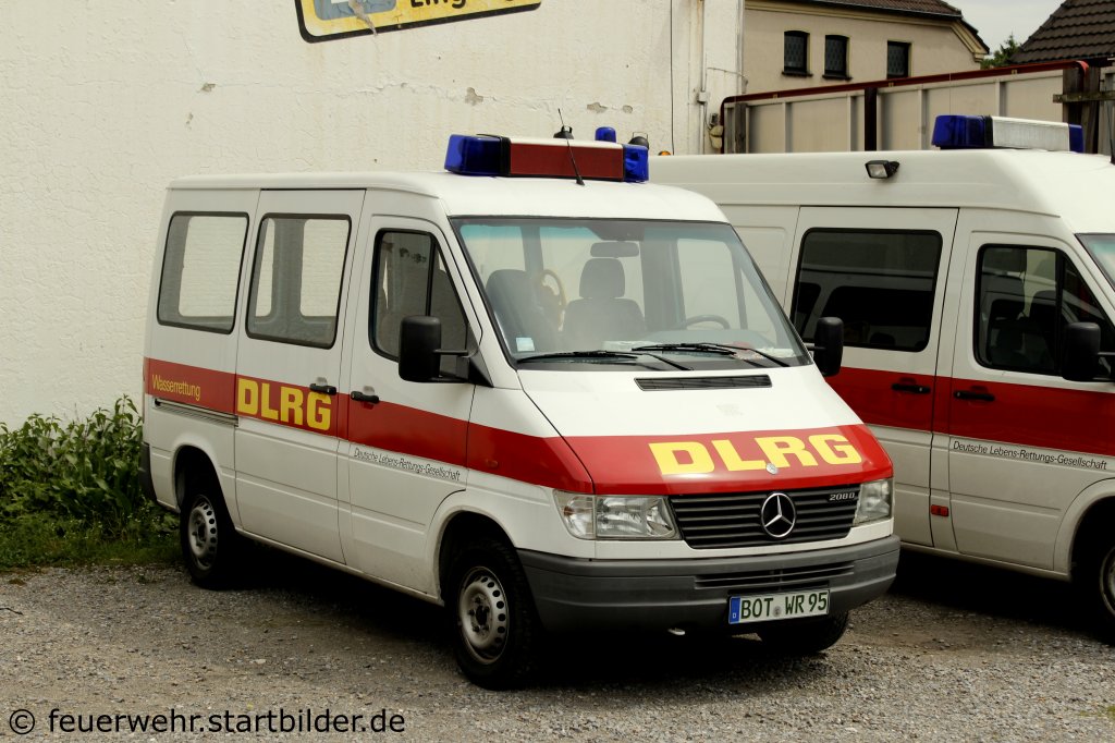 MTW der DLRG Bottrop.
Aufgenommen am Berliner Platz in Bottrop, 21.5.2012.