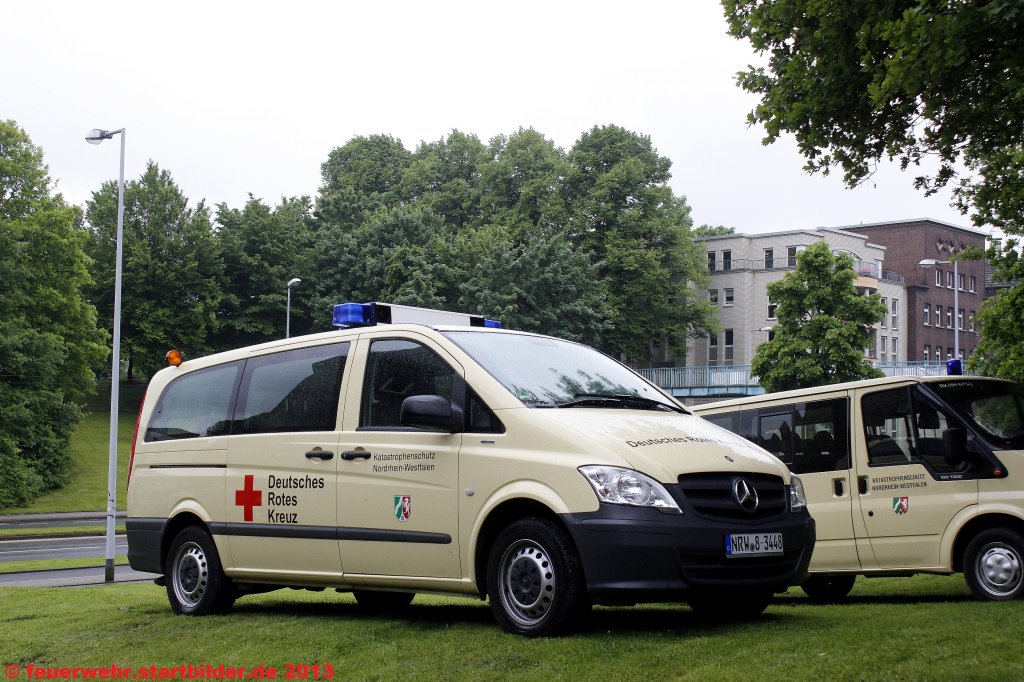MTW (NRW 8-3448) des DRK M�lheim/Ruhr.
Aufgenommen beim Tag der Hilfsorganisationen am 26.5.2013 in M�lheim.