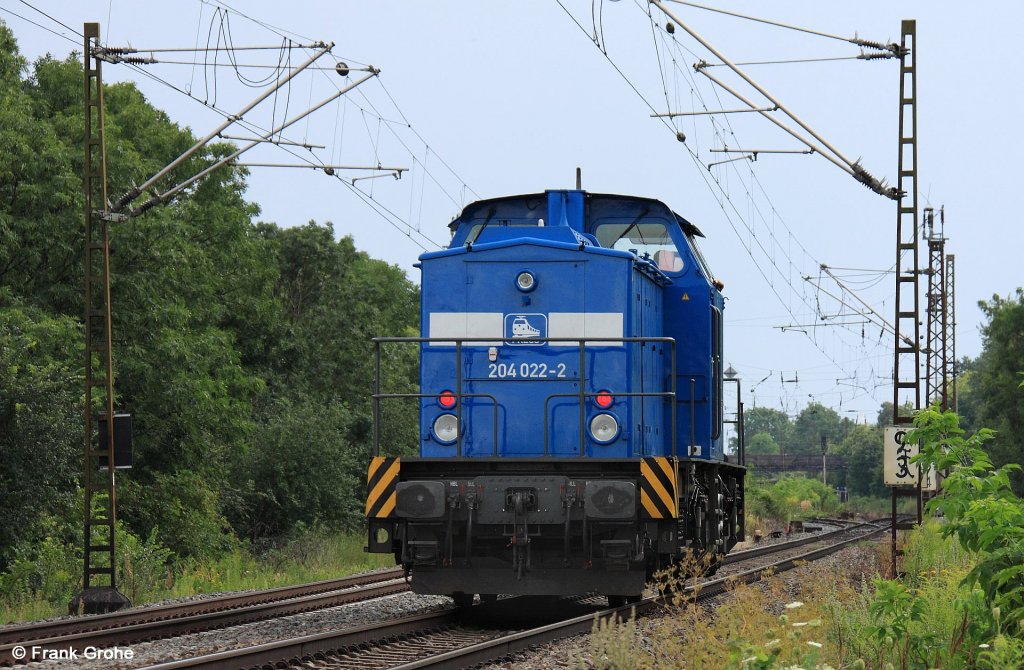Nachschuss auf V 100 Press 204 022-2 bei Leerfahrt Richtung Gro�korbetha, KBS 581 Halle - Naumburg, fotografiert kurz vor dem Bahnhof Schkopau am 02.08.2012 --> Die Lok wurde 1970 als DR 110 317-5 in Betrieb genommen --> ab 1981 112 317-3 --> ab 1992 202 317-4 --> seit 2006 PRESS - Eisenbahnbau- und Betriebsgesellschaft Pressnitztalbahn mbH, J�hstadt mit NVR-Nummer: 92 80 1203 225-8 D-PRESS