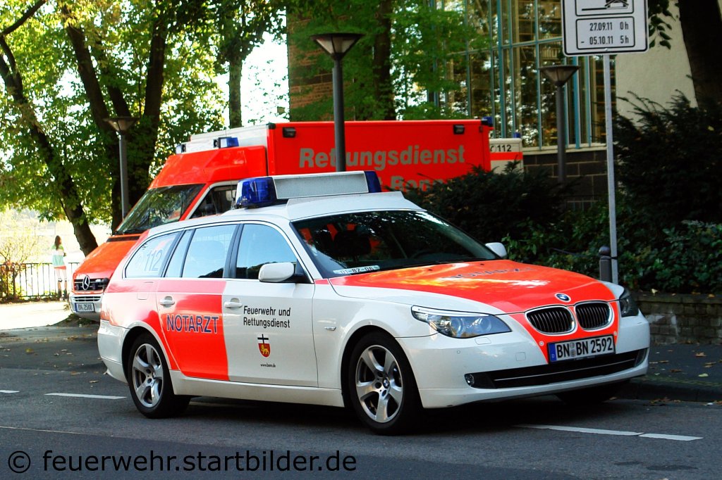 NEF (01/82/06) der Feuerwehr Bonn.
Aufgenommen beim NRW Tag 2011 in Bonn.