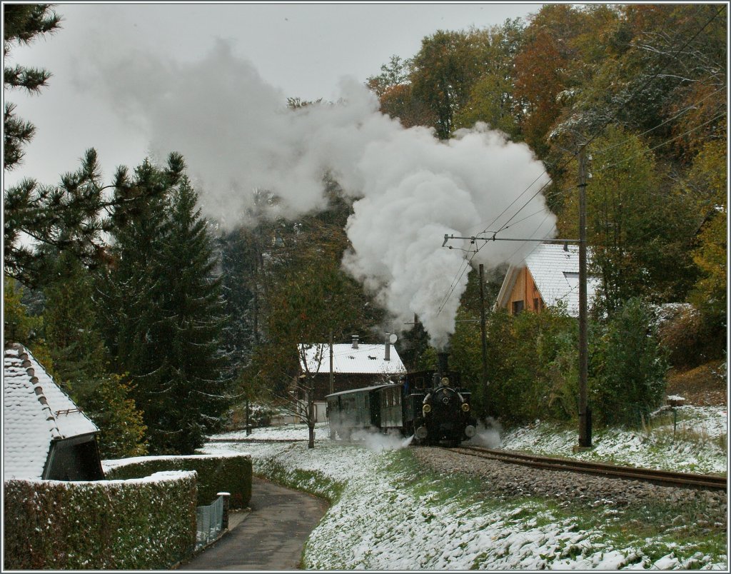 Nocheinmal die m�chtige Rauchfahne der kleinen ex BAM G 3/3 N� 6 an einem dem Webmaster nicht unbekannten Ort.
Blonay, 28. Okt. 2012