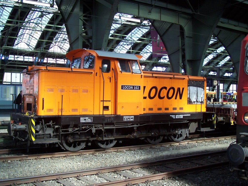 Ostern 2007 im Berliner Ostbhf. bei Gleisbauarbeiten, LOCON 102 (98 80 3346 006-0 D-LOCON).