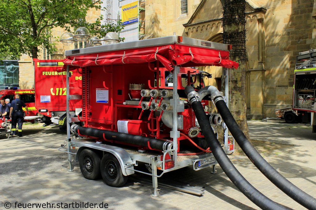 Pumpenanh�nger der Feuerwehr Dortmund.
Aufgenommen beim Stadtfeuerwehrtag in Dortmund, 7.7.2012.