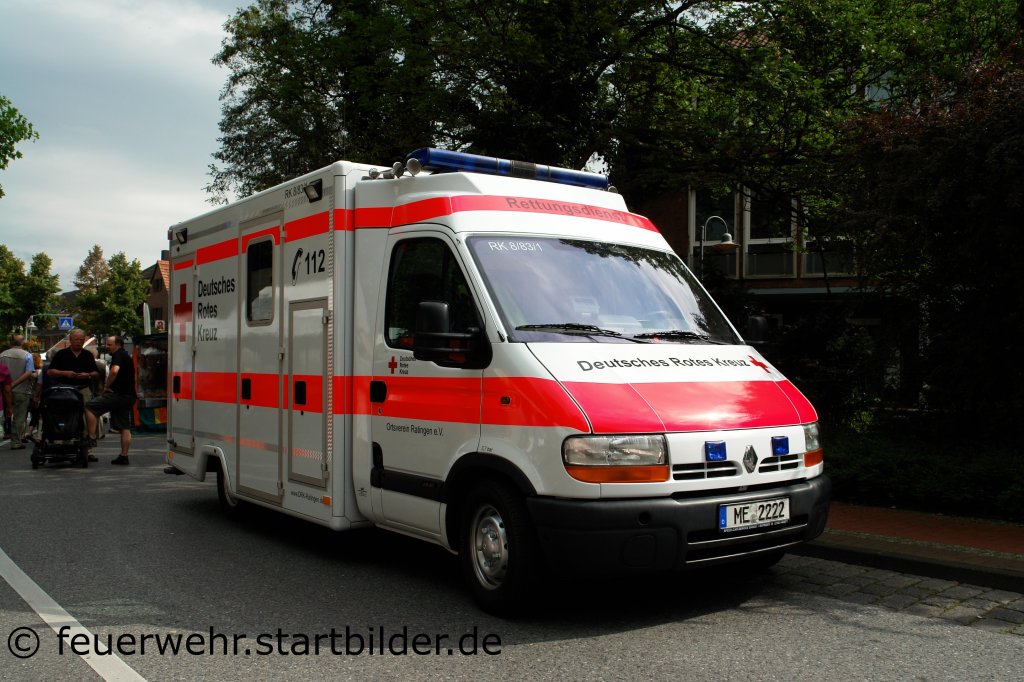 RTW 8/83/1 des DRK Ratingen.
Aufgenommen bei einen Stadtfest in Ratingen Lintorf 4.9.2011.