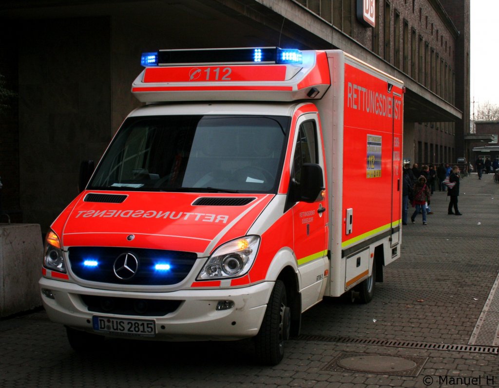 RTW (D US 2815) auf MB Sprinter der Feuerwehr D�sseldorf
Aufgenommen am HBF D�sseldorf,23.1.2010.
