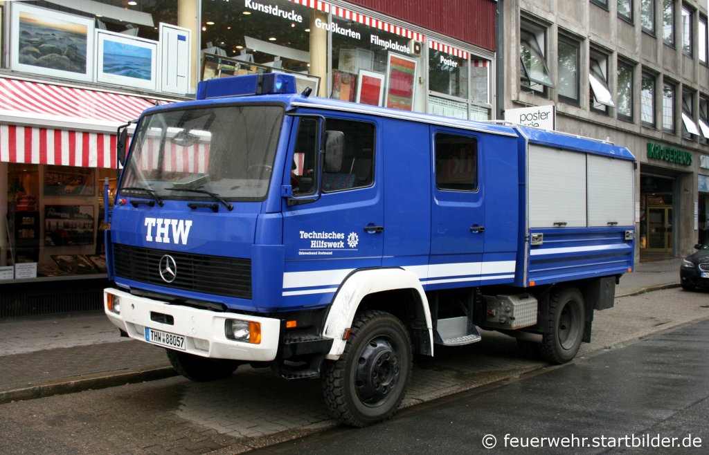 THW Dortmund
Kennzeichen THW 88057
Hersteller  Mercedes Benz
Aufgenommen beim Stadtfeuerwehrtag in der Dortmunder Innenstadt am 12.6.2010.