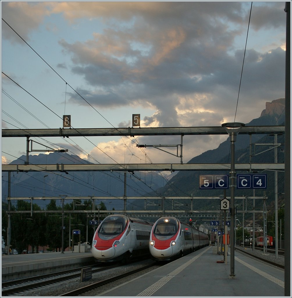 Voil� Variante III: Der Doppelte Pinocchio mit viel Himmel und wenig Bahnsteig. 
Visp, den 3. August 2012