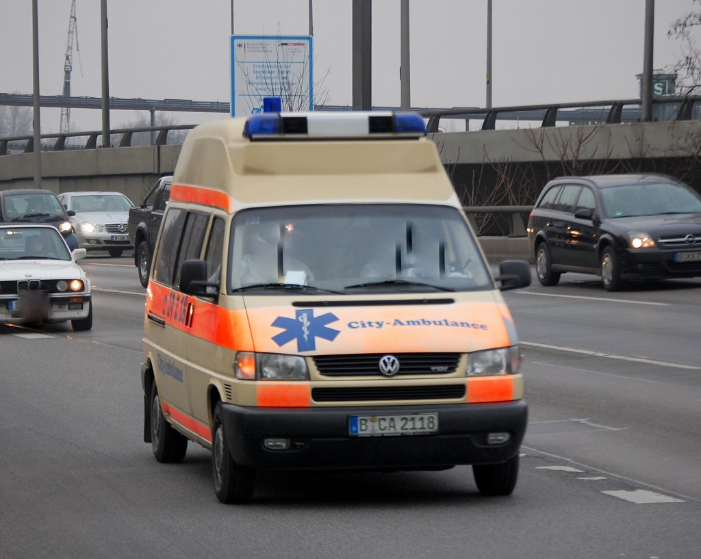 File:City Ambulance Krankenwagen in Saarbrücken Bild 2.JPG - Wikimedia  Commons