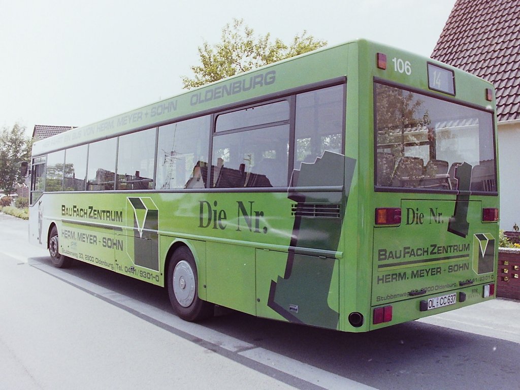 Wagen 106. ... wechselte der Farbton zum Heck langsam in einen augenfreundlichen Gr�nton. Die gro�e mit Schatten versehene, in einem dunkleren Gr�n abgesetzte  1 , f�gte sich harmonisch in diese Farbgebung ein.
