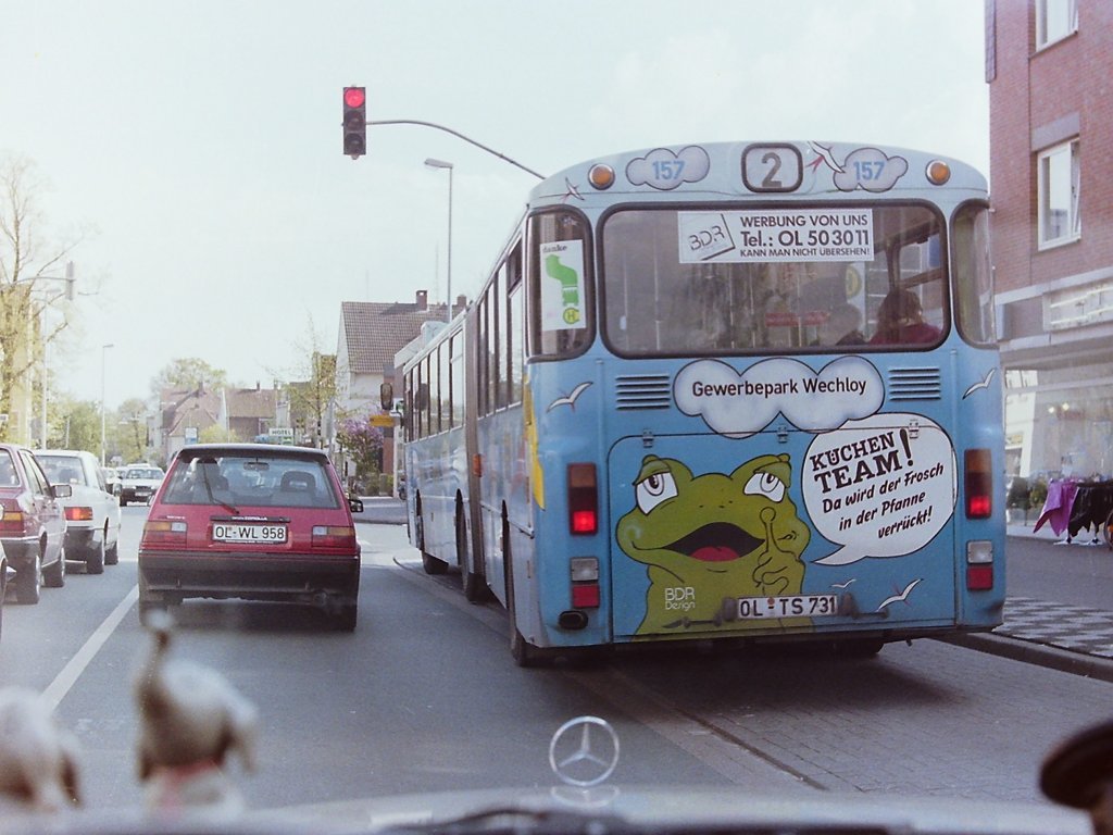 Wagen 157. ... kurze Zeit sp�ter war der Bus, wie hier auf einer Aufnahme aus dem Januar 1989 zu sehen, wieder komplettiert. Auf der Heckklappe unten links ist au�erdem jetzt das Logo der Firma BDR-Design zu sehen, die nicht nur die Werbung f�r diesen Bus entworfen hatten.