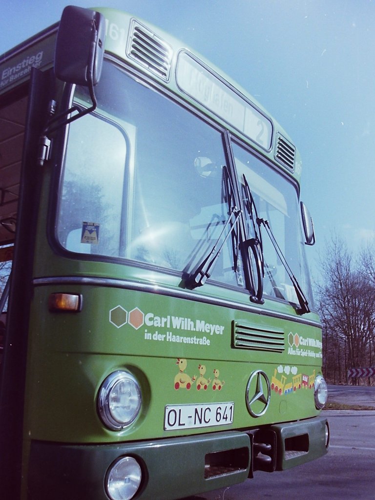 Wagen 161. Von einigen Mitmenschen wurde der Bus etwas abf�llig der  Gummi-Entchen-Laster  genannt. Der Grund daf�r ist auf dieser Aufnahme vom 21.02.83 gut zu erkennen.