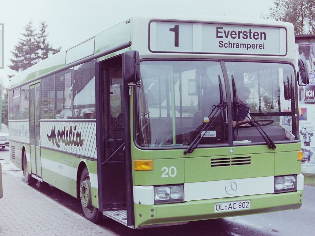 Wagen 20. ... zeigen den Bus noch im September 1988 an der Endstation der Linie 1 AM STADTRAND. Die jetzt noch im Fuhrpark vorhandenen Busse mit MODELIA-Werbung hatten somit v�llig unterschiedliche Lackierungen. Auch von diesem Bus existieren Bilder, die ihn in einer neuen Verwendung zeigen. Viele ehemalige deutsche Linienbusse werden ins Ausland verkauft, wo so noch jahrelang im Einsatz sind. >>  http://www.fotobus.msk.ru/photo/41940/  <<