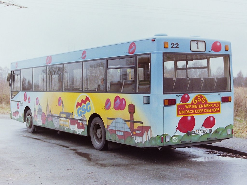 Wagen 22, OL-AC 805, Bj. 1988, FIN: WMA7910725B006411. W�hrend Wagen 89 das  Nachtdesign  erhielt wurde Wagen 22 mit einer  Tagversion  der GSG-Werbung ausgestattet. W�hrend also auf dem MAN SL 200 der Mond scheint, strahlt hier auf dem SL 202 die Sonne. Eine gelungene Idee. Und w�hrend auf Wagen 89 �berwiegend H�user auflackiert wurden, ...
