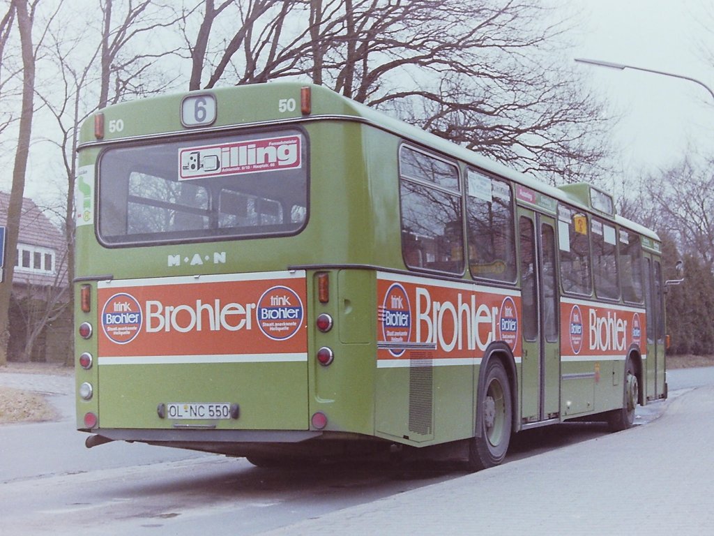 Wagen 50, ... war jedoch f�r den Getr�nkevertrieb BROHLER vorbereitet worden. Diese Aufnahme stammt aus der Zeit um den Jahreswechsel 1984/85. Der Bus macht Pause an der Endstation der Linie 6 OHMSTEDE. 
