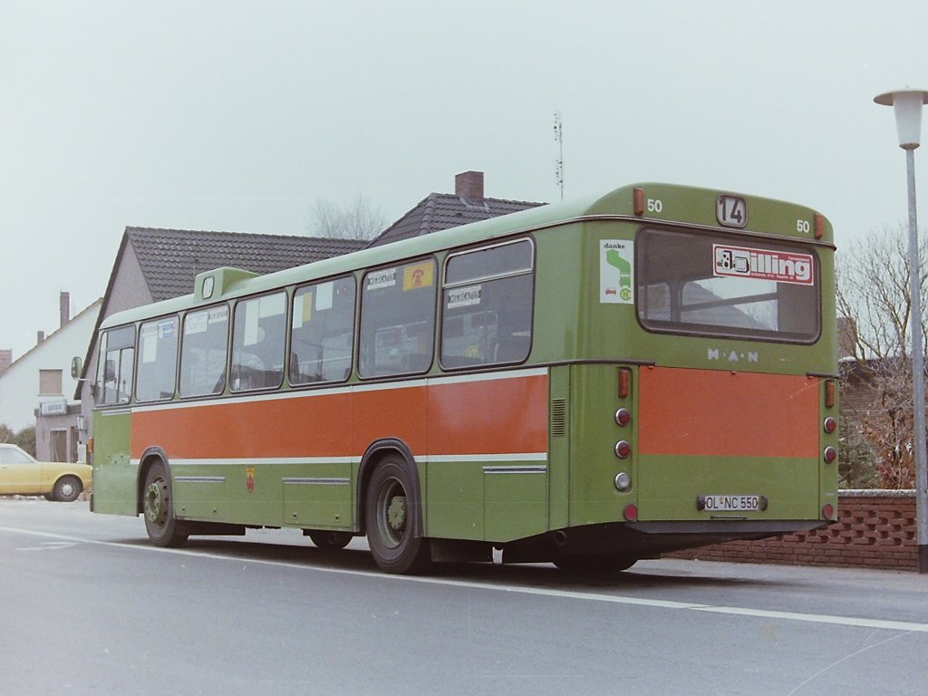 Wagen 50. Bereits im Dezember 1984 stand eine erneute Ver�nderung an. Als unwissender Busfan vermutete man zun�chst ein neues Design f�r die VOLKSBANK-Fahrzeuge. Der Bus, hier an der Endstation OFENERDIEK fotografiert, ...